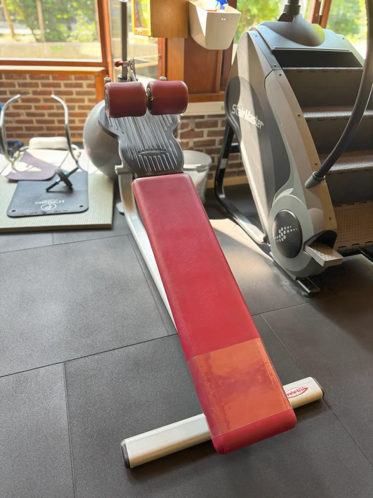 Panatta - Banc Abdominaux
                  data-swiper-parallax-x=